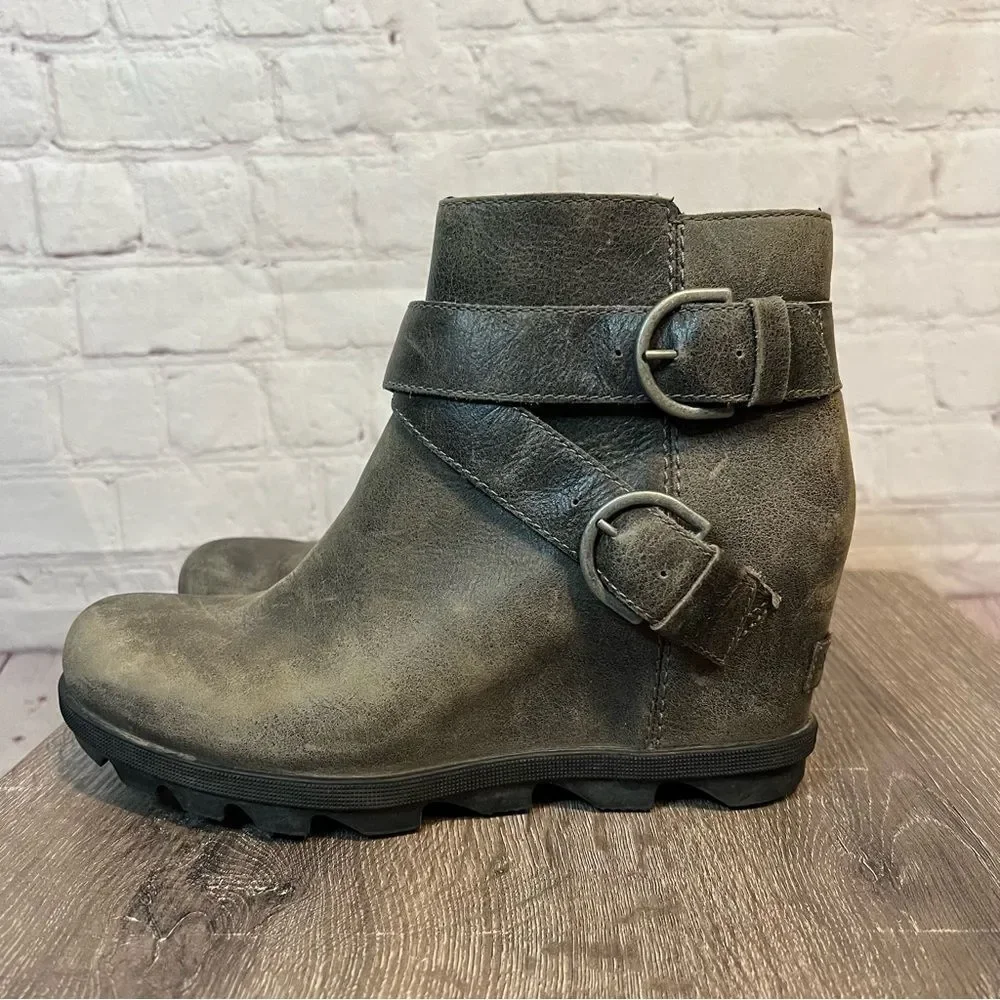 WOMEN'S JOAN OF ARCTIC™ WEDGE II BUCKLE BOOTIE size 9.5